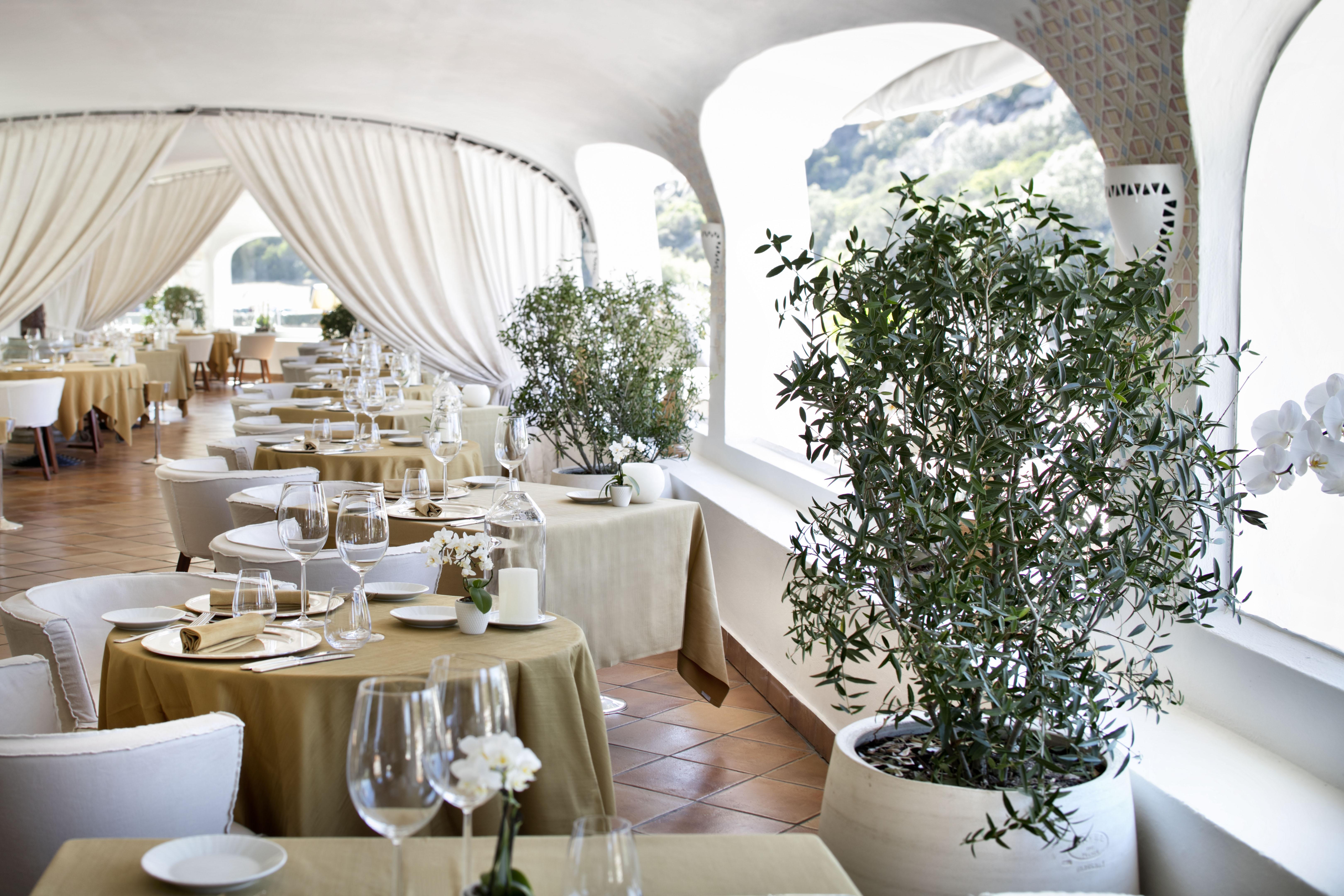 Grand Hotel Poltu Quatu Екстериор снимка